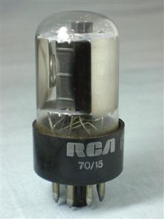 Válvulas Triodos duplos e geminados para soquete octal de oito pinos - Válvula 6EM7 RCA